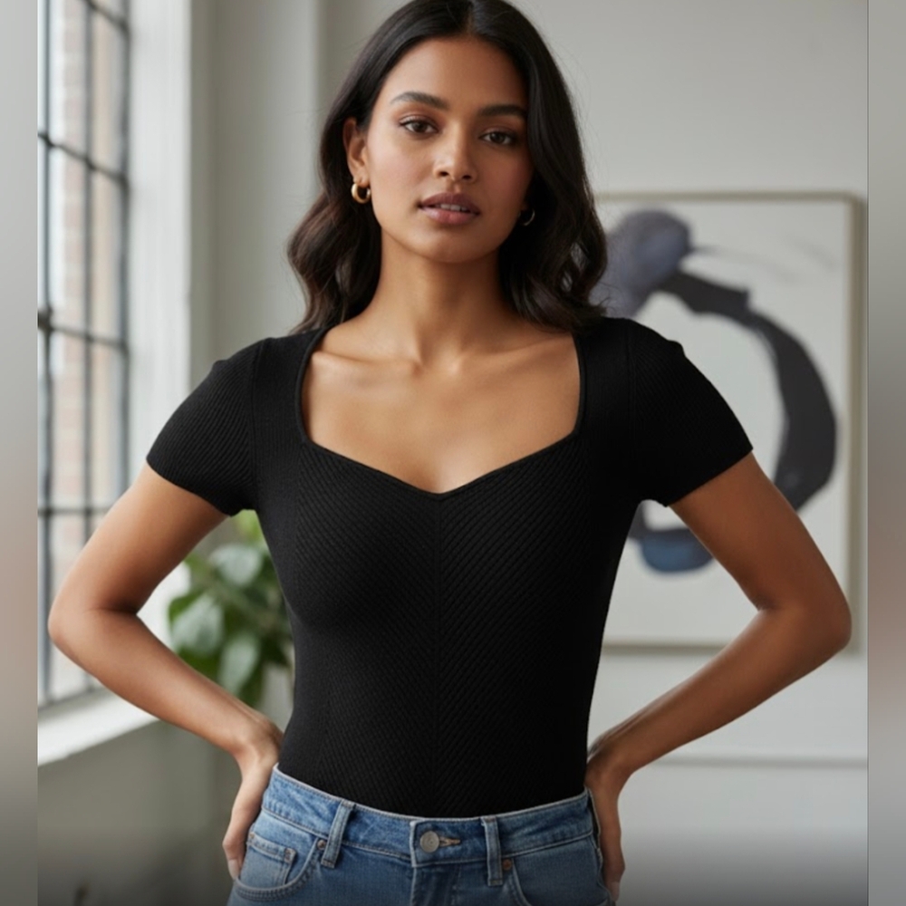 💚 Babaton Black Ribbed Bodysuit